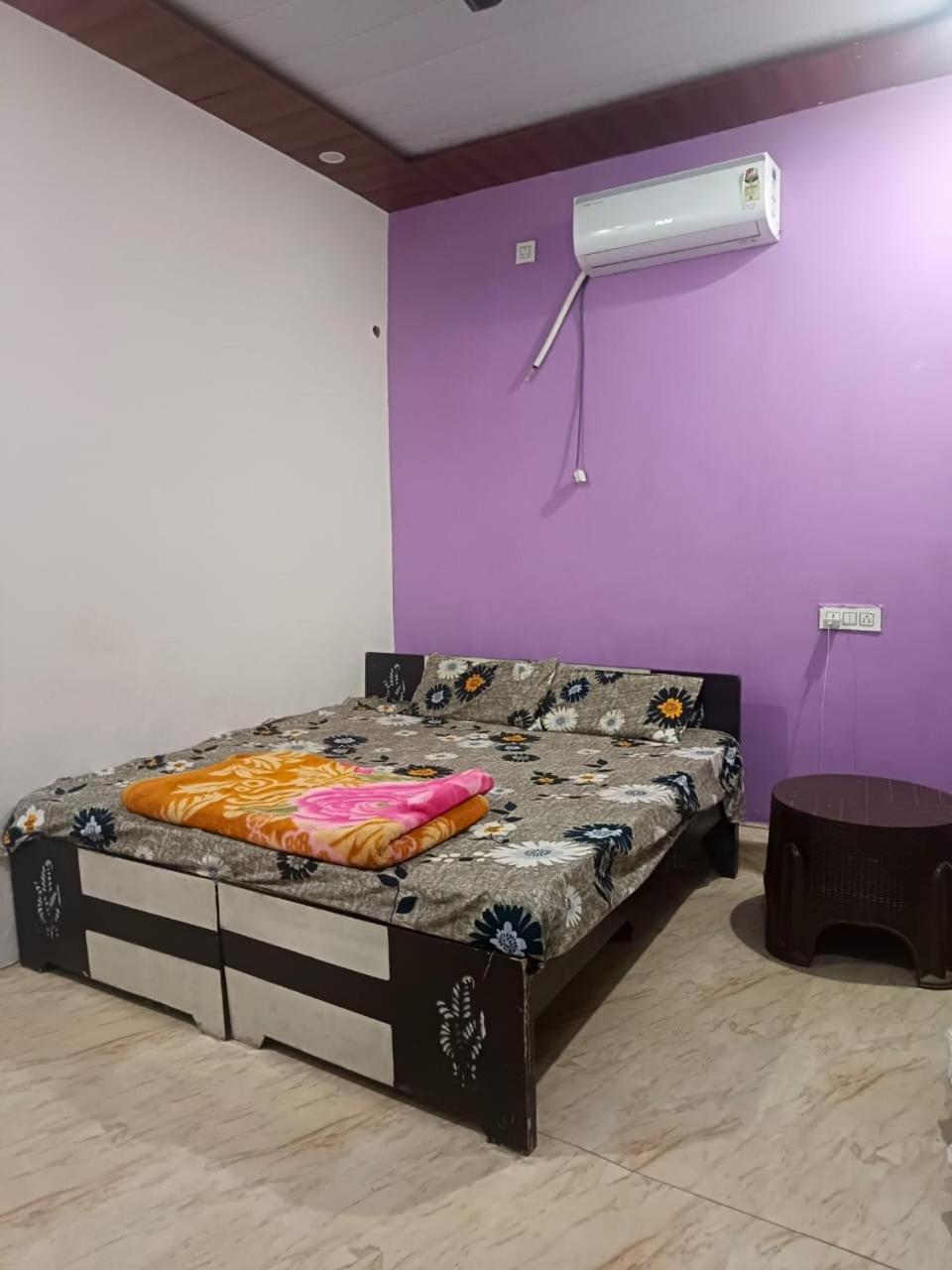 Jay Shree Radhey Home Stay Mathura Exterior photo